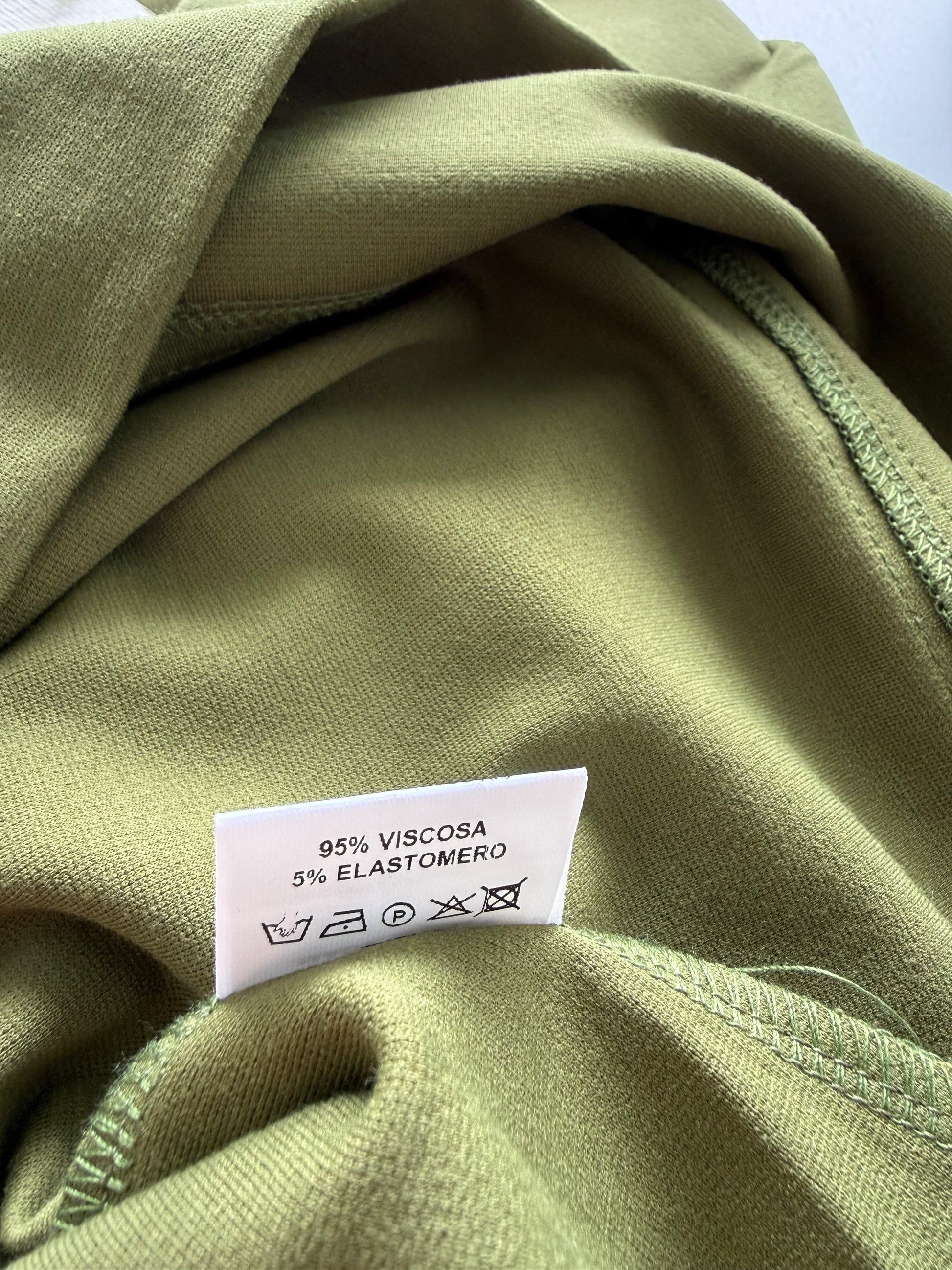 Etichetta interna dei pantaloni GIOTTA Garofano di Invogue Again in viscosa ed elastomero color verde oliva