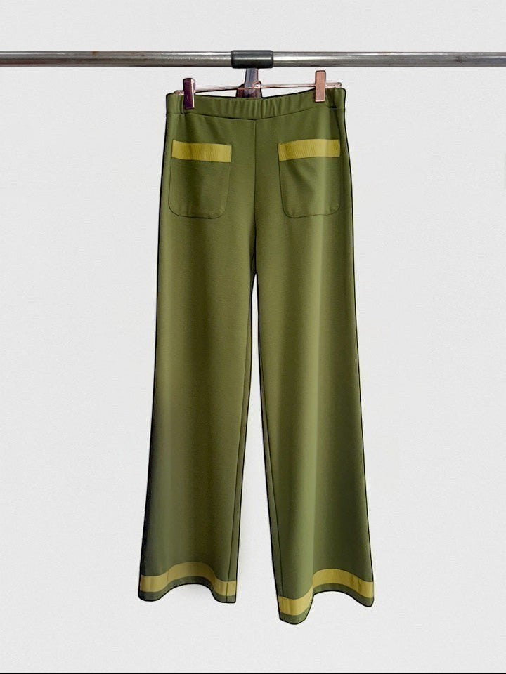 Pantaloni eleganti Invogue Again modello Garofano in viscosa verde oliva con tasche e dettagli a contrasto gialli
